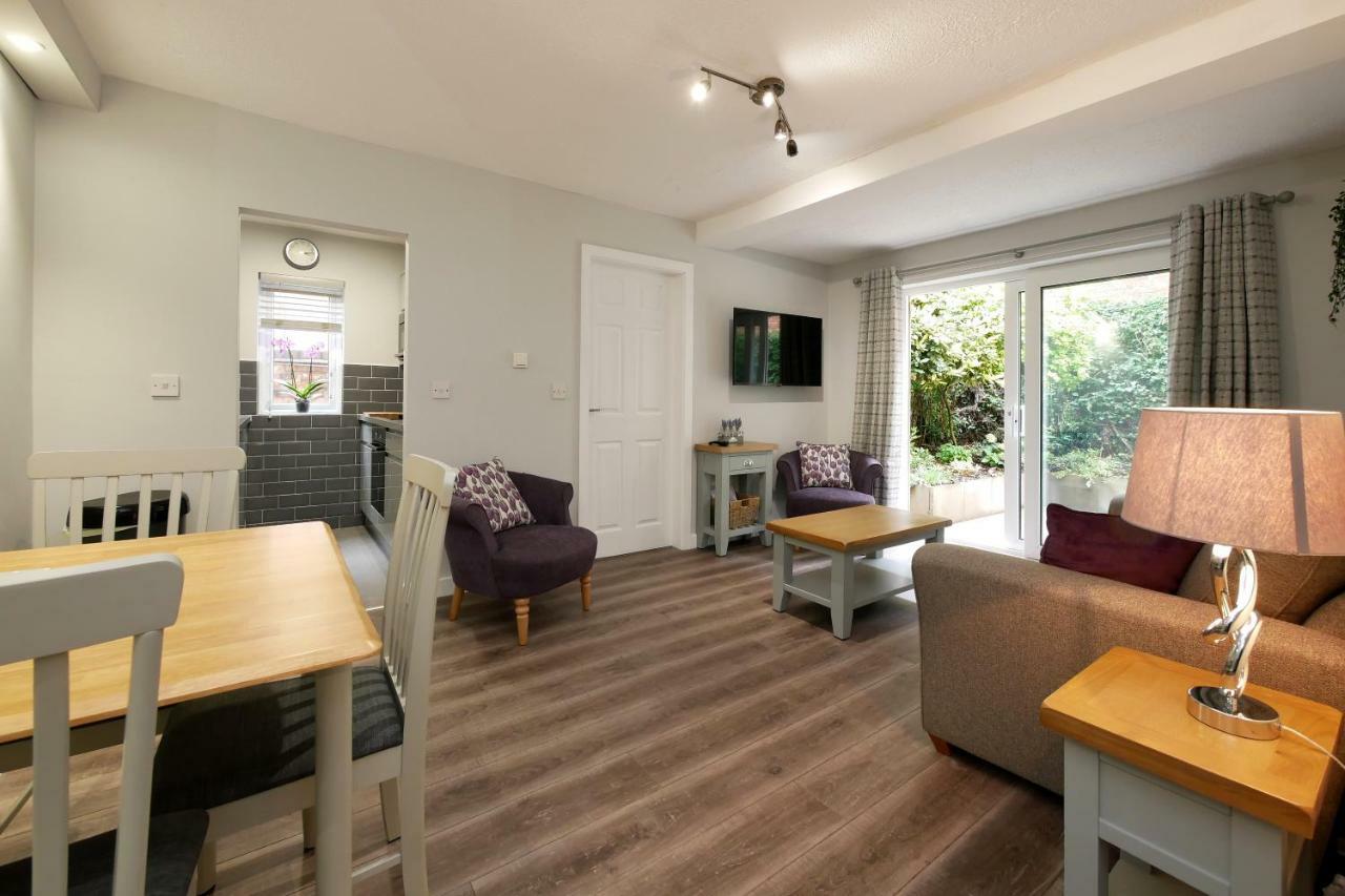 Crewe Short Lets 4 Victoria Court, Crewe Apartment Exterior photo