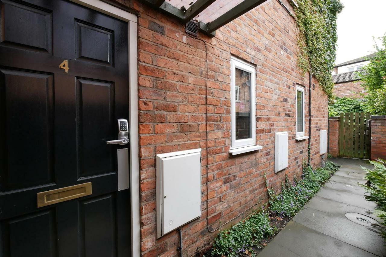 Crewe Short Lets 4 Victoria Court, Crewe Apartment Exterior photo